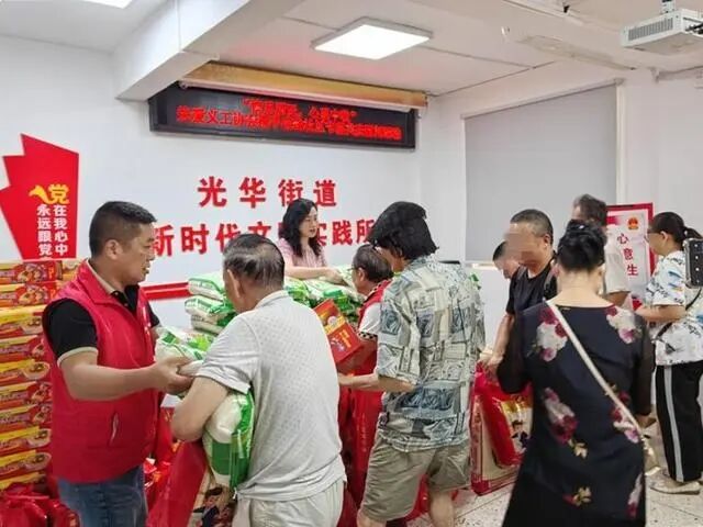 善舉暖心！汕頭龍湖關愛義工節前慰問步履忙